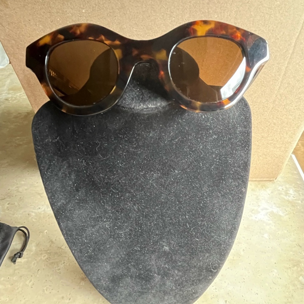 Vera Wang Tortoiseshell Round Sunglasses with Brown Lenses